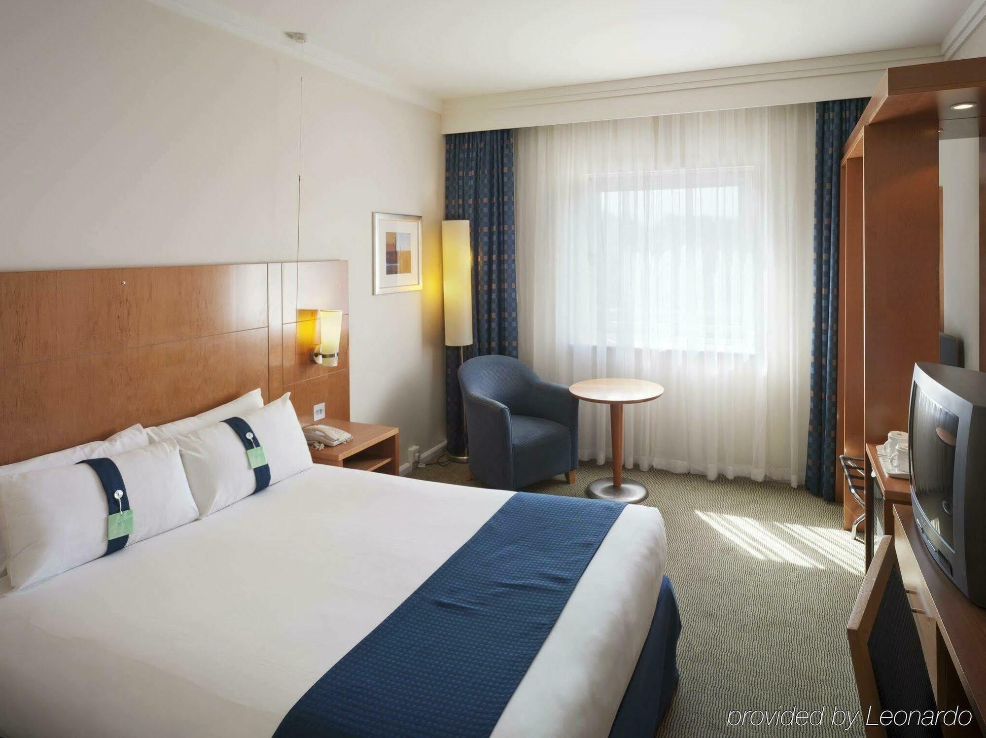 Holiday Inn London Brent Cross, An Ihg Hotel Exterior foto