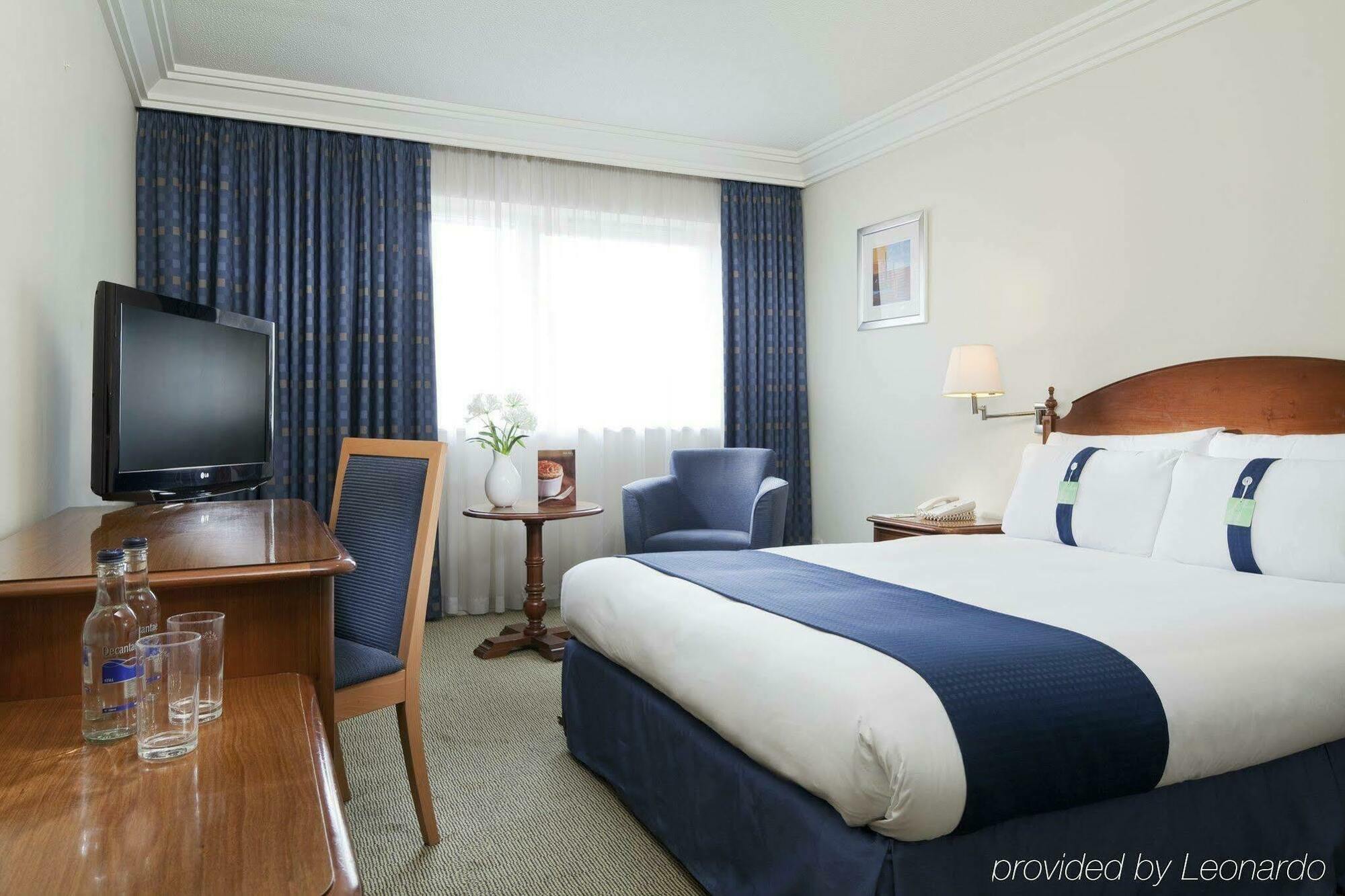 Holiday Inn London Brent Cross, An Ihg Hotel Exterior foto